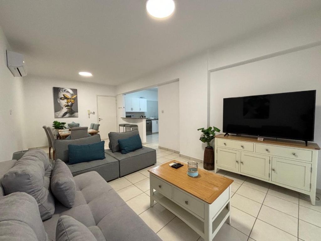 Cozy Apartment In Paphos Beautiful Complex Exterior photo